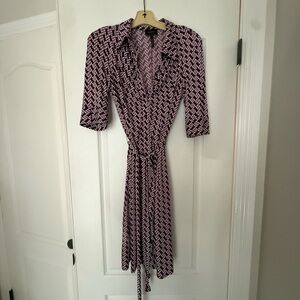 Laundry By Shelli Segal Burgundy White Geometric Chain Midi Faux Wrap Dress